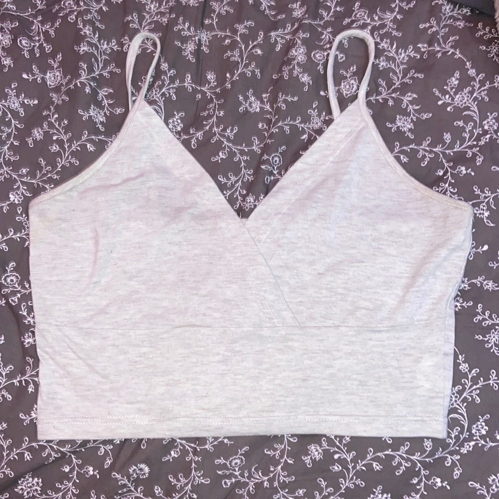 grey tank top